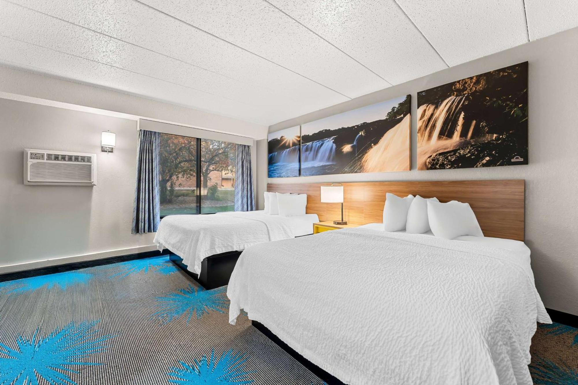 Days Inn By Wyndham Sioux Falls Exterior photo