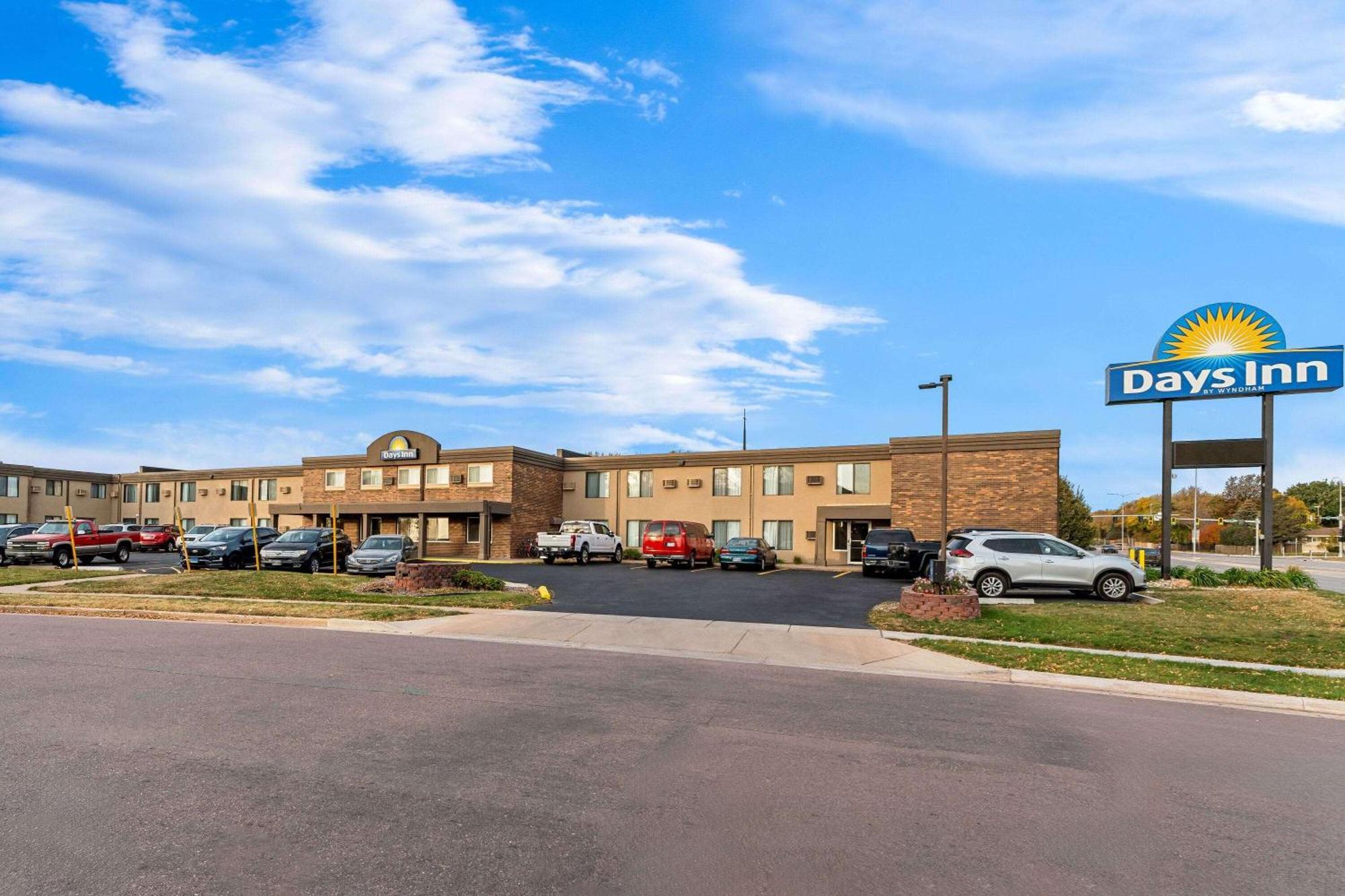 Days Inn By Wyndham Sioux Falls Exterior photo
